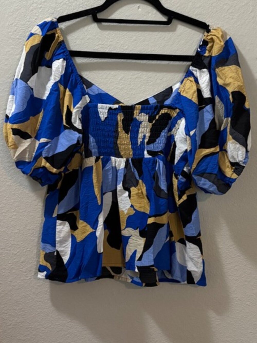 Nine West Blue Abstract Print Puff Sleeve Smocked Peplum Blouse Size Large - Picture 2 of 6